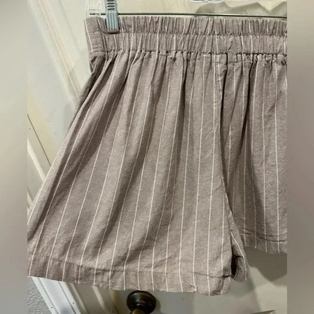 Blashe Women High Rise Pinstripe Cotton Shorts Taupe Grey White Size Large L